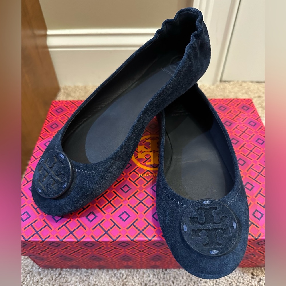 Tory Burch Navy Minnie suede Ballet Logo flats . Size 7.5 . New without box